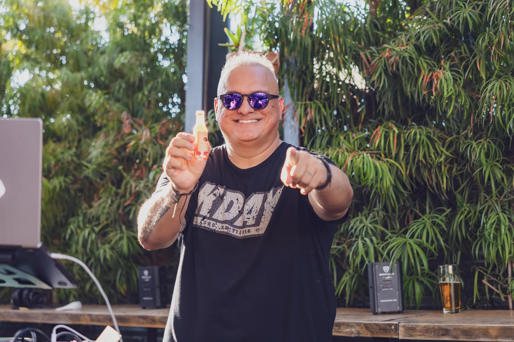 DJ Big Al performing at L.A. Tardeada